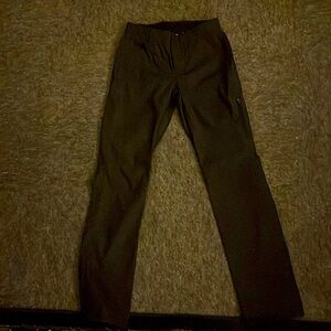 Under Armour Women’s Enduro Pants in Ultimate black - never worn - size 4